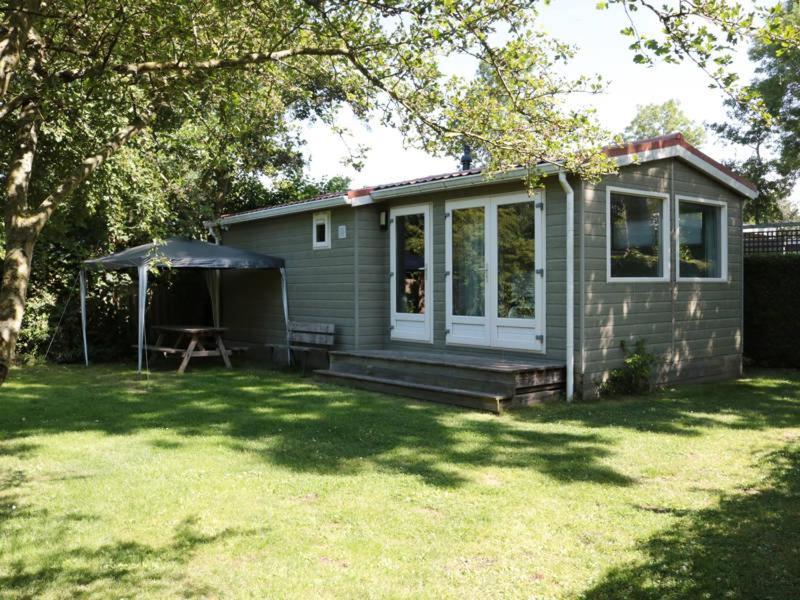 Een Chalet Met Prive Sauna En Tuin Villa Tzummarum Ngoại thất bức ảnh