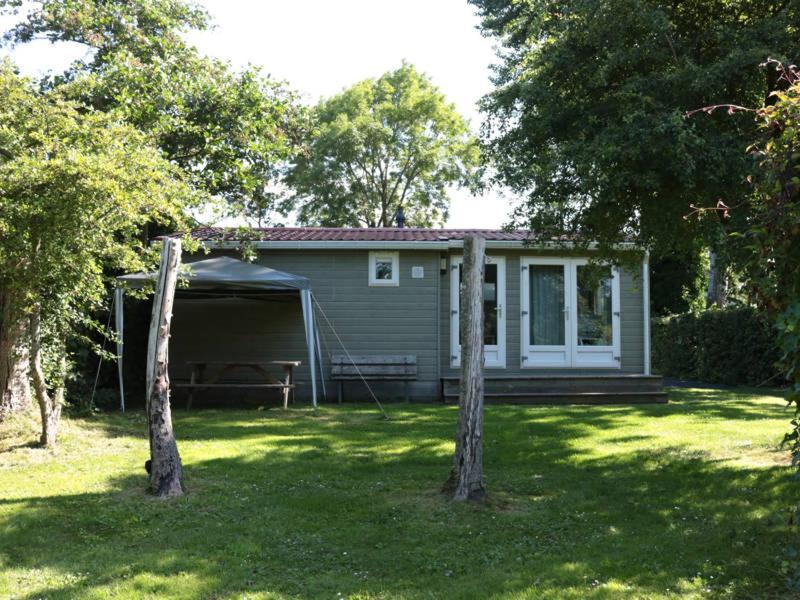 Een Chalet Met Prive Sauna En Tuin Villa Tzummarum Ngoại thất bức ảnh